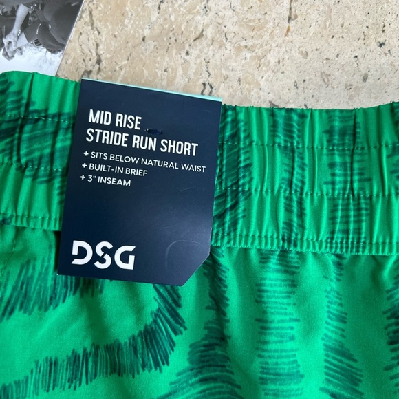 DSG Women’s 2XL 3” Stride Run Shorts Trippy Zebra Green Lined - Picture 3 of 5